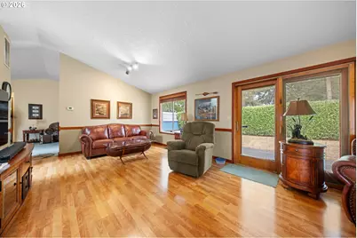 701 SW Linneman Ct, Gresham, OR 97030 - Photo 8