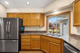 701 SW Linneman Ct, Gresham, OR 97030 - Photo 14