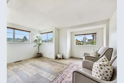 560 S Downing St, Seaside, OR 97138 - Photo 8