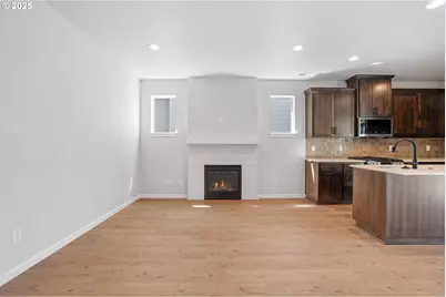 195 SE Acacia Dr, Gresham, OR 97080 - Photo 8