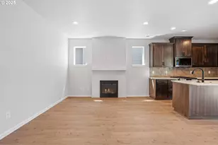 195 SE Acacia Dr, Gresham, OR 97080 - Photo 8