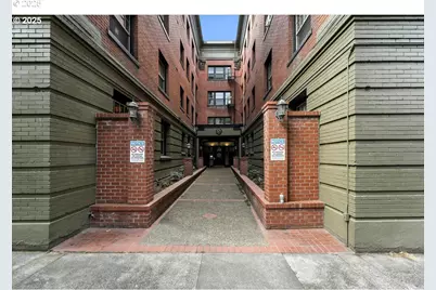 2109 NW Irving St #304, Portland, OR 97210 - Photo 2