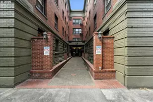 2109 NW Irving St, Portland, OR 97210 - Photo 2