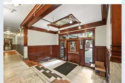 2109 NW Irving St #304, Portland, OR 97210 - Photo 4