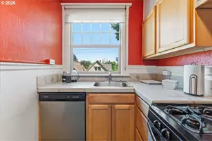 2109 NW Irving St, Portland, OR 97210 - Photo 14