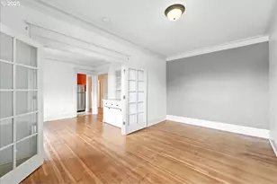 2109 NW Irving St, Portland, OR 97210 - Photo 14