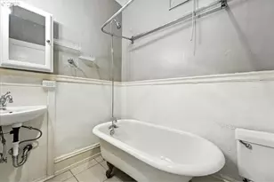 2109 NW Irving St, Portland, OR 97210 - Photo 22