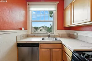 2109 NW Irving St, Portland, OR 97210 - Photo 18