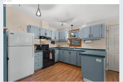 8365 Stark St, Rockaway Beach, OR 97136 - Photo 6