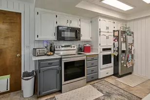 2093 Astor Way, Woodburn, OR 97071 - Photo 16