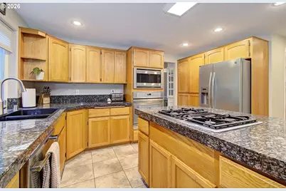 11411 NW 8th Ct, Vancouver, WA 98685 - Photo 14