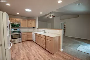 196 Buttercup Loop, Cottage Grove, OR 97424 - Photo 6