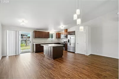 1608 NW 3rd St, Battle Ground, WA 98604 - Photo 8