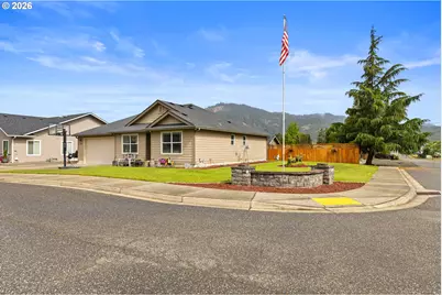 989 SE Fairway Dr, Myrtle Creek, OR 97457 - Photo 2