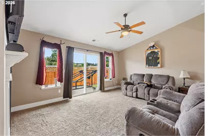 989 SE Fairway Dr, Myrtle Creek, OR 97457 - Photo 16
