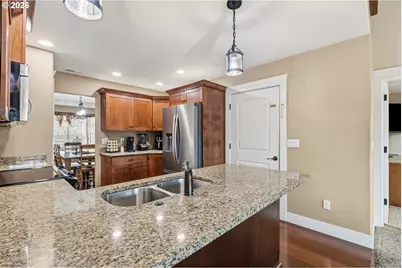 989 SE Fairway Dr, Myrtle Creek, OR 97457 - Photo 8