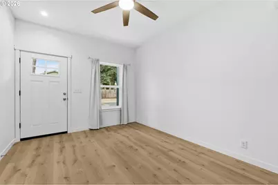 5592 Burnett Ave #B, Eugene, OR 97402 - Photo 8