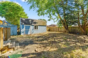 954 Elm St, Junction City, OR 97448 - Photo 22