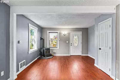 954 Elm St, Junction City, OR 97448 - Photo 4