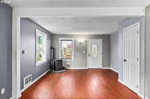 954 Elm St, Junction City, OR 97448 - Photo 4