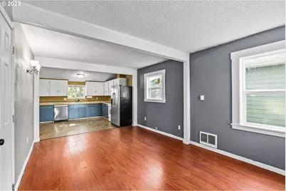 954 Elm St, Junction City, OR 97448 - Photo 8