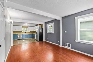 954 Elm St, Junction City, OR 97448 - Photo 8