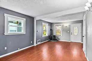 954 Elm St, Junction City, OR 97448 - Photo 6