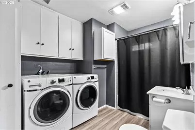 954 Elm St, Junction City, OR 97448 - Photo 14