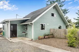 741 Pacific Ave, Brookings, OR 97415 - Photo 2