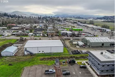 428 NE Newton Creek Dr, Roseburg, OR 97470 - Photo 44