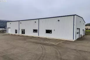 428 NE Newton Creek Dr, Roseburg, OR 97470 - Photo 1