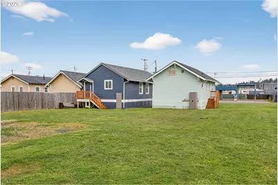 867 S 2nd St, Coos Bay, OR 97420 - Photo 32