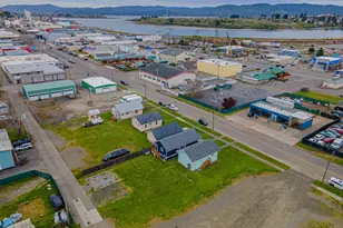 867 S 2nd St, Coos Bay, OR 97420 - Photo 34