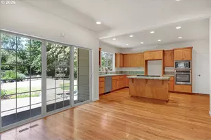 3471 Lakeside Dr, Eugene, OR 97401 - Photo 14