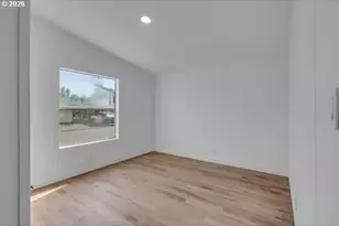 8261 SE Iris St, Milwaukie, OR 97267 - Photo 22