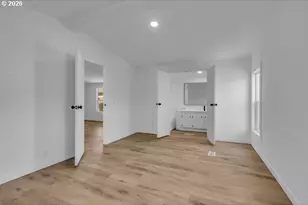 8261 SE Iris St, Milwaukie, OR 97267 - Photo 14