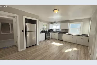 627 W Marine Dr, Astoria, OR 97103 - Photo 16