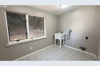 627 W Marine Dr, Astoria, OR 97103 - Photo 12