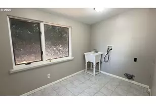 627 W Marine Dr, Astoria, OR 97103 - Photo 12