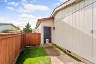 4055 Royal Ave, Eugene, OR 97402 - Photo 32