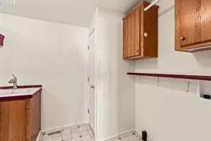 4055 Royal Ave, Eugene, OR 97402 - Photo 26