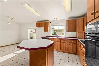 4055 Royal Ave #107, Eugene, OR 97402 - Photo 14