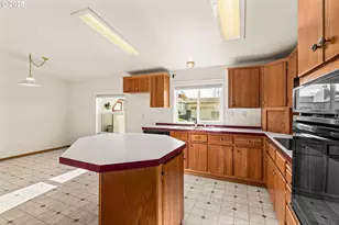 4055 Royal Ave, Eugene, OR 97402 - Photo 14