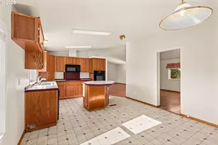 4055 Royal Ave, Eugene, OR 97402 - Photo 16