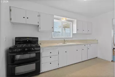 1435 NE 10th St, Lincoln City, OR 97367 - Photo 8