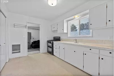 1435 NE 10th St, Lincoln City, OR 97367 - Photo 6