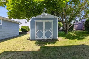 1435 NE 10th St, Lincoln City, OR 97367 - Photo 22