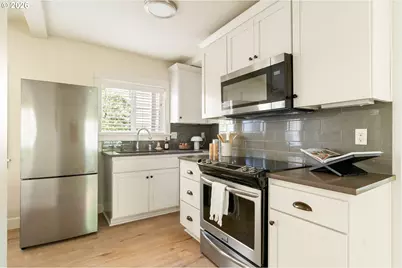 7435 SW 31st Ave, Portland, OR 97219 - Photo 8