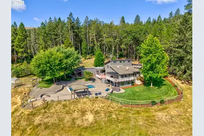 311 Clover Leaf St, Roseburg, OR 97471 - Photo 2