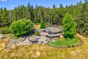311 CloverLeaf St, Roseburg, OR 97471 - Photo 2